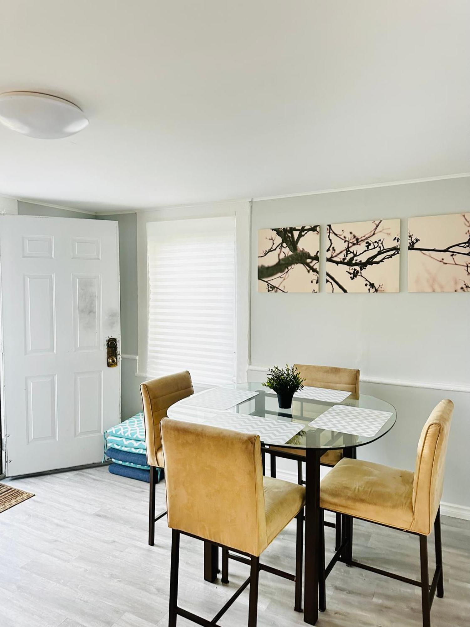 Cozy 2Br House Near Centre With Patio, Bbq, Backyard, And Netflix Apartment Peterborough Bagian luar foto