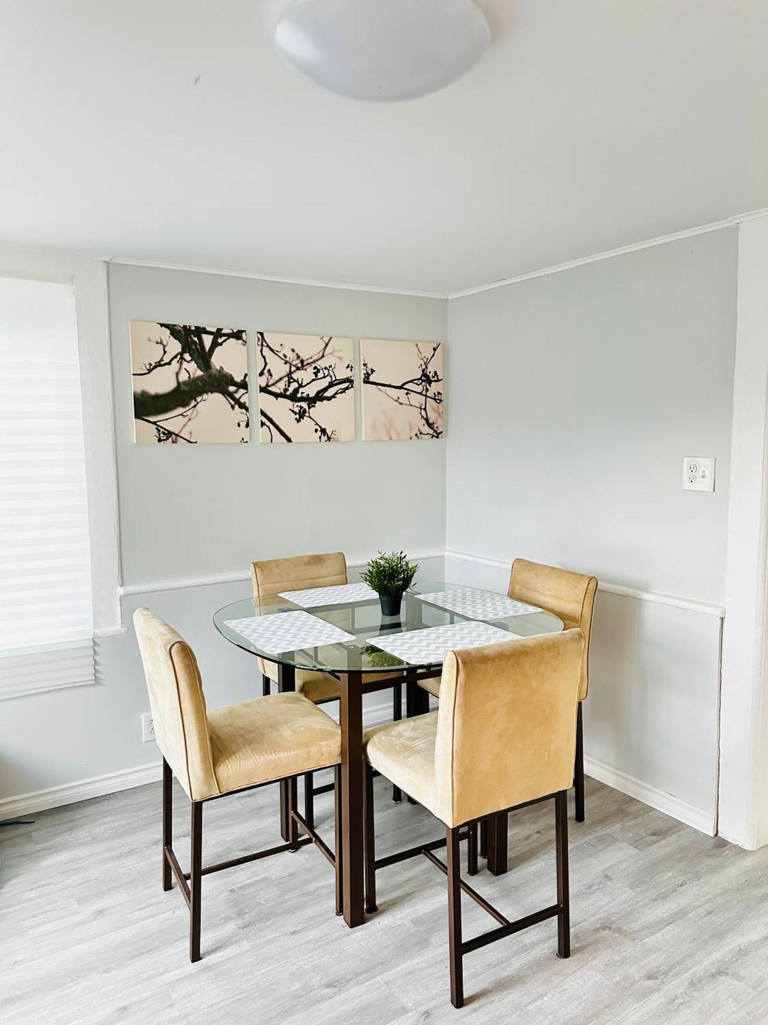 Cozy 2Br House Near Centre With Patio, Bbq, Backyard, And Netflix Apartment Peterborough Bagian luar foto